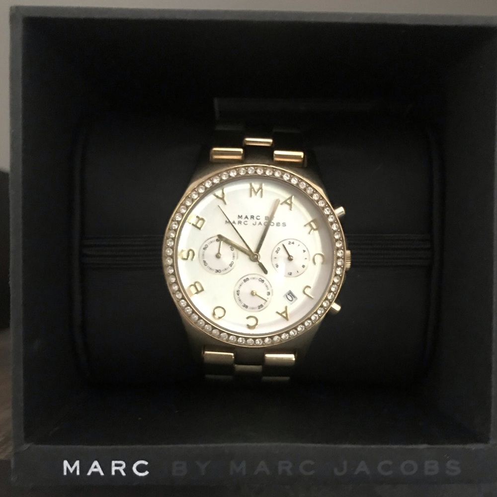 Gorgeous Gold Marc by Marc Jacob Women’s Watch - Picture 3 of 5